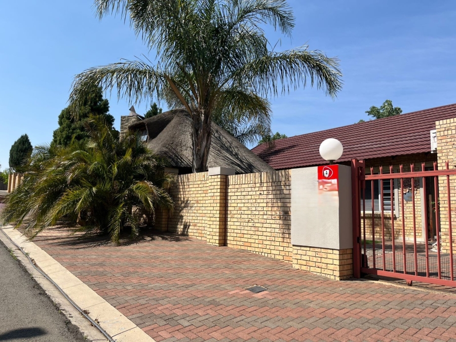 To Let 3 Bedroom Property for Rent in Langenhovenpark Free State